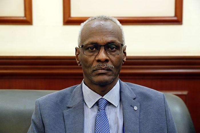 وزير الري والموارد المائية السوداني الدكتور ياسر عباس